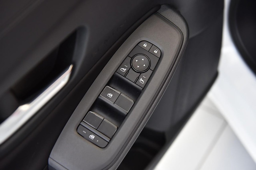 Nissan Sentra Vehicle Image 11