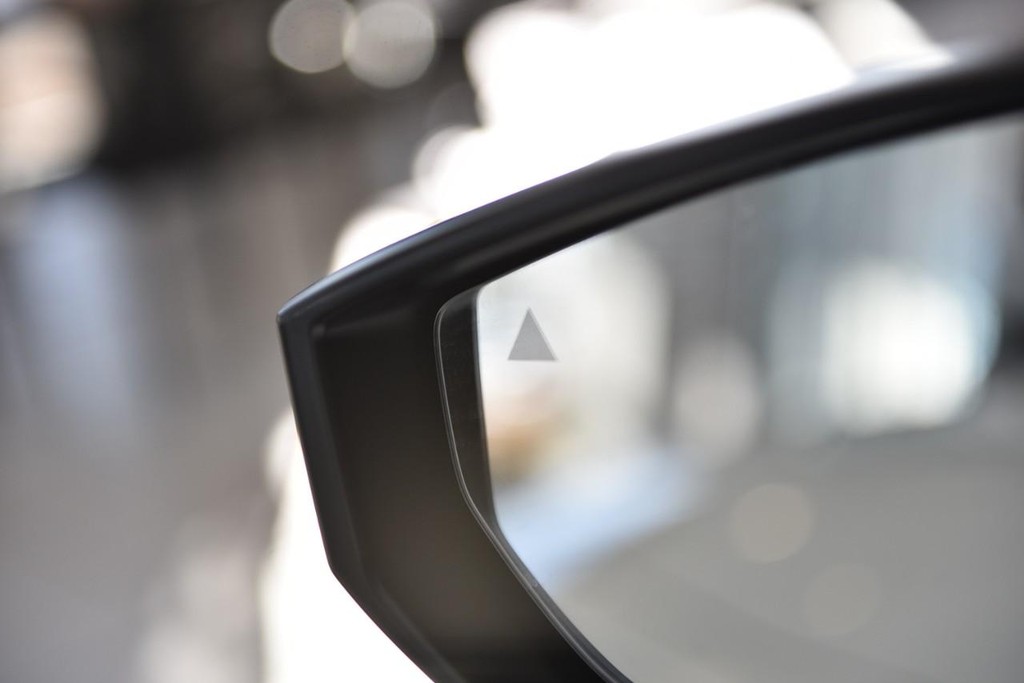 Nissan Sentra Vehicle Image 12