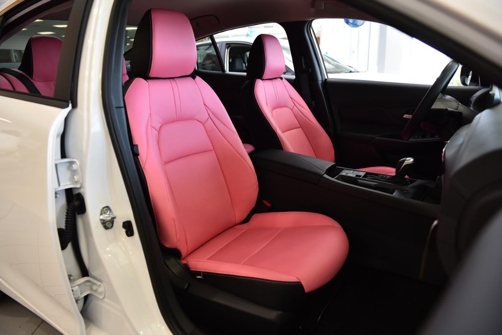 Nissan Sentra Vehicle Image 16