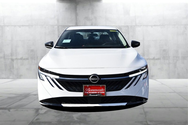 Nissan Sentra Vehicle Image 04