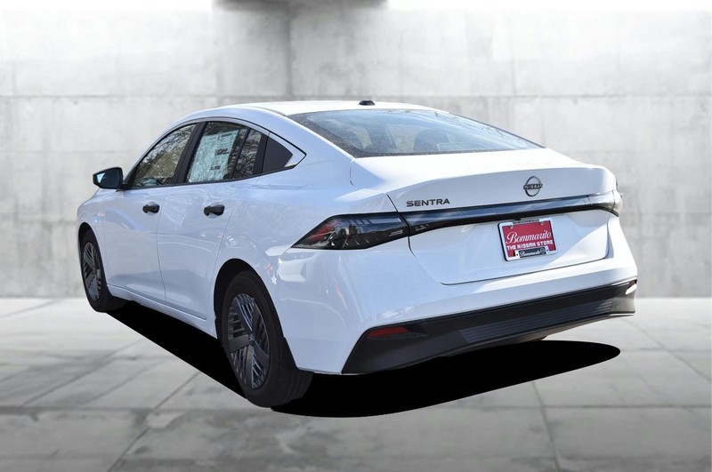 Nissan Sentra Vehicle Image 07