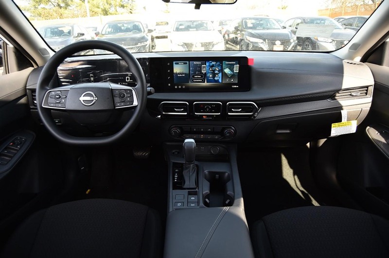 Nissan Sentra Vehicle Image 08