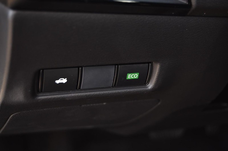 Nissan Sentra Vehicle Image 11