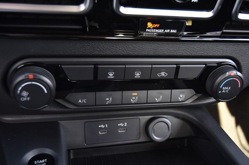 Nissan Sentra Vehicle Image 15