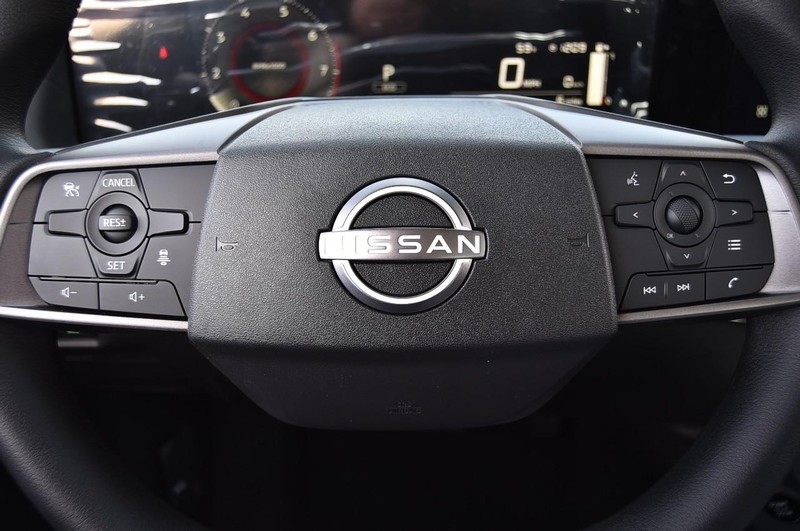Nissan Sentra Vehicle Image 18