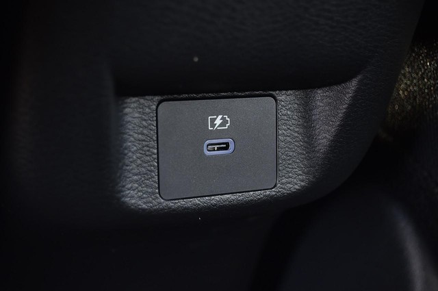 Nissan Versa Vehicle Image 21