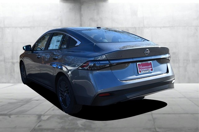 Nissan Sentra Vehicle Image 07