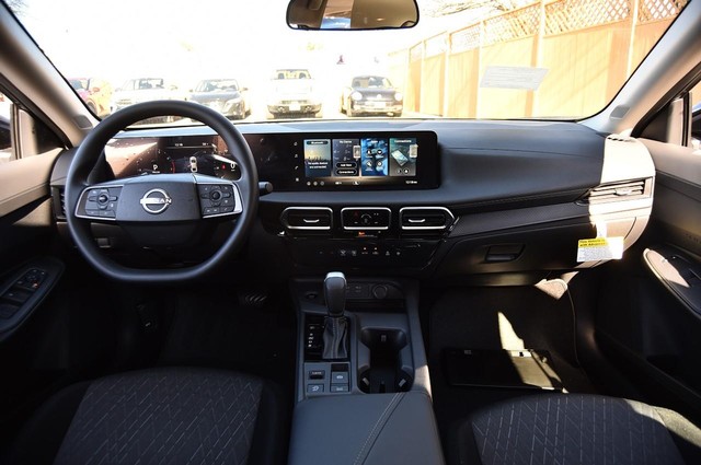 Nissan Sentra Vehicle Image 08