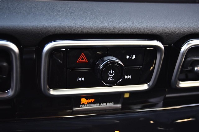 Nissan Sentra Vehicle Image 15