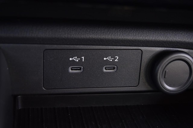 Nissan Sentra Vehicle Image 17