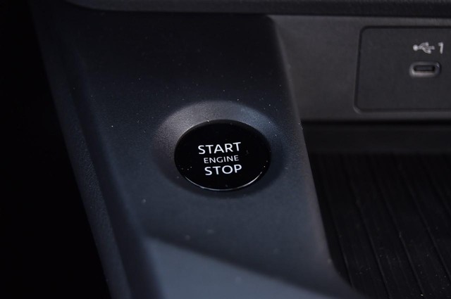 Nissan Sentra Vehicle Image 18