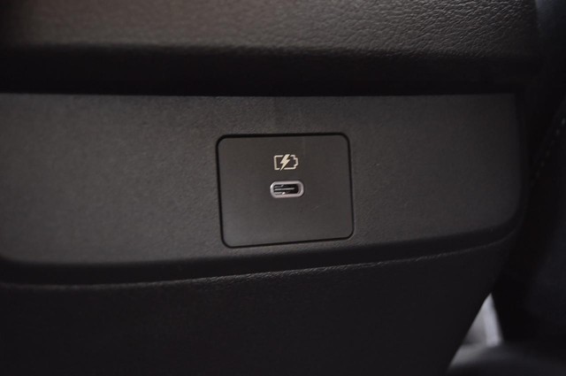 Nissan Sentra Vehicle Image 24