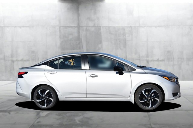 Nissan Versa Vehicle Image 05