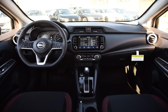 Nissan Versa Vehicle Image 08