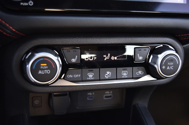 Nissan Versa Vehicle Image 14