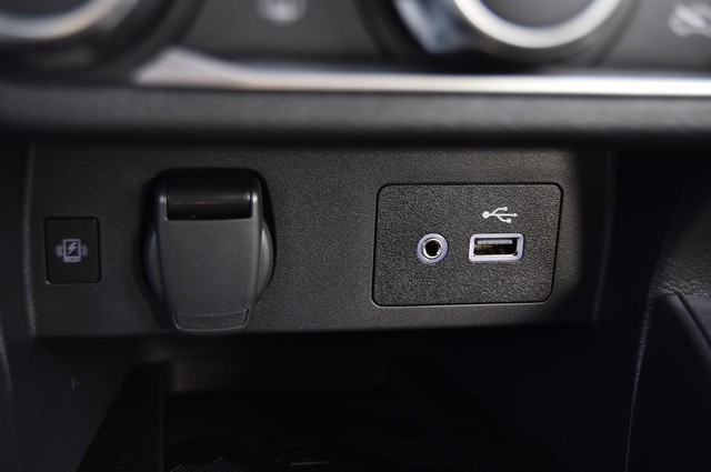 Nissan Versa Vehicle Image 15