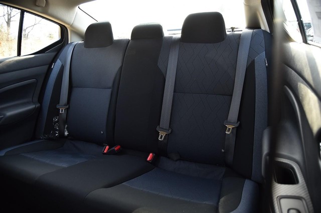 Nissan Versa Vehicle Image 20