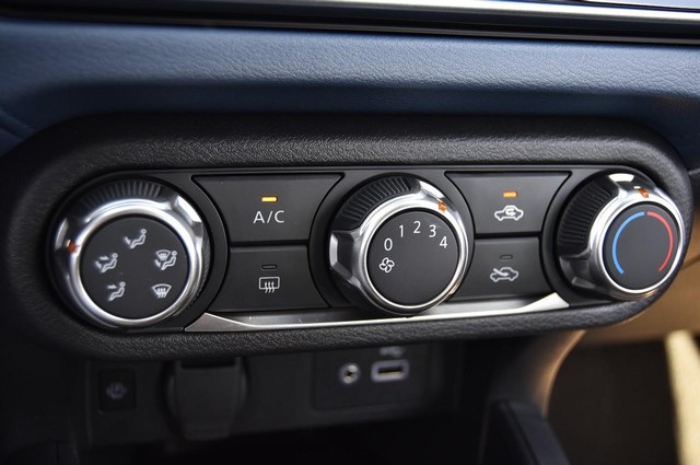 Nissan Versa Vehicle Image 14