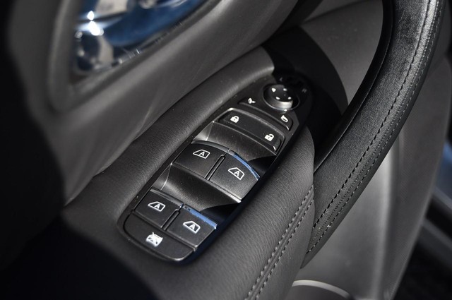 Nissan Armada Vehicle Image 09