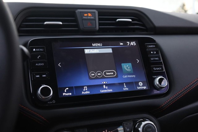 Nissan Versa Vehicle Image 11