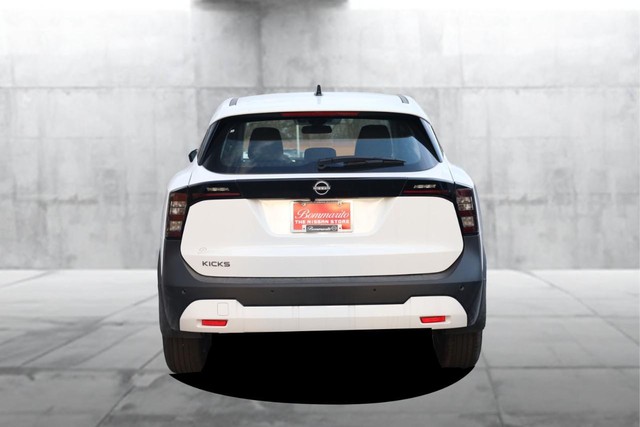 Nissan Kicks Vehicle Image 06