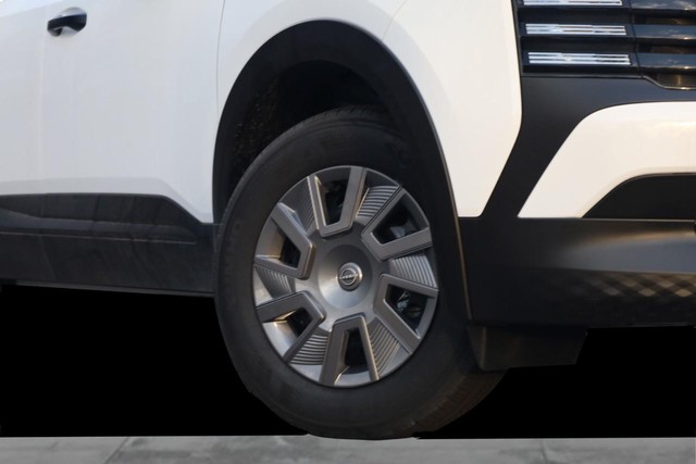 Nissan Kicks Vehicle Image 03