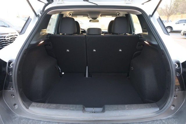 Nissan Kicks Vehicle Image 07