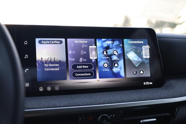 Nissan Kicks Vehicle Image 11