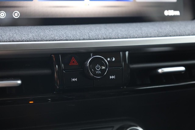 Nissan Kicks Vehicle Image 13