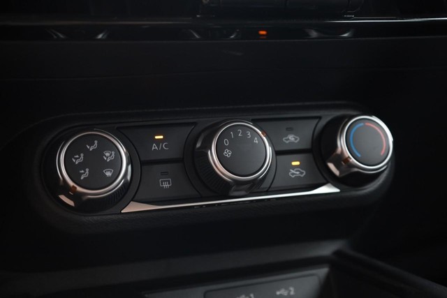 Nissan Kicks Vehicle Image 14