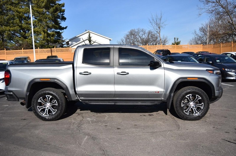 GMC Canyon Vehicle Full-screen Gallery Image 05