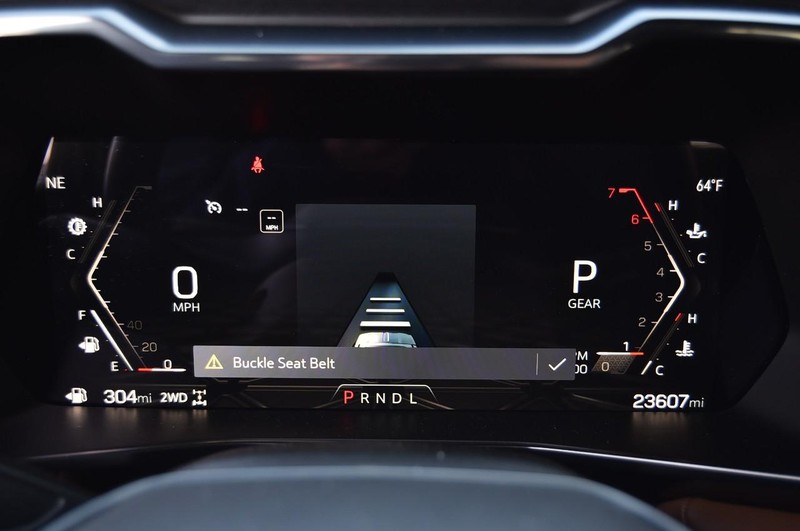 GMC Canyon Vehicle Full-screen Gallery Image 12