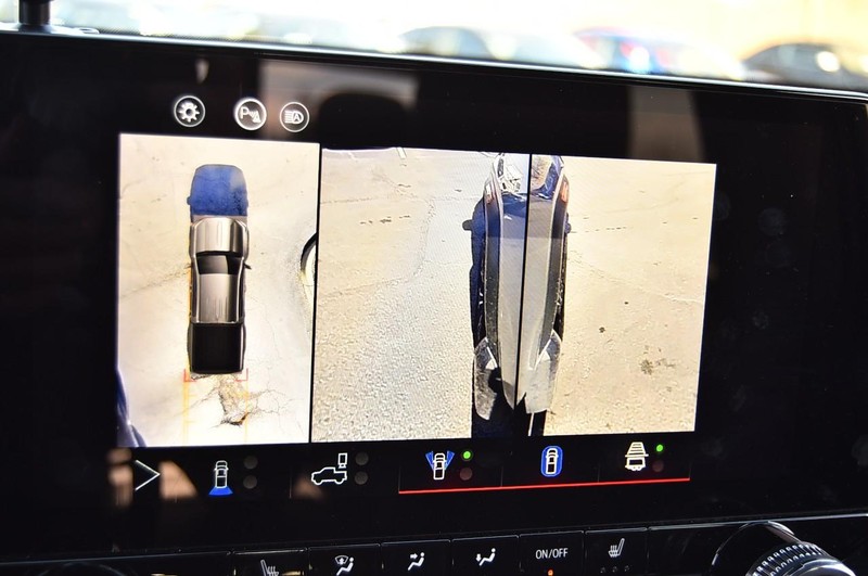 GMC Canyon Vehicle Full-screen Gallery Image 16