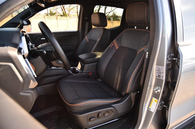 GMC Canyon Vehicle Full-screen Gallery Image 23