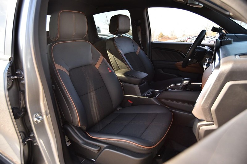 GMC Canyon Vehicle Full-screen Gallery Image 24