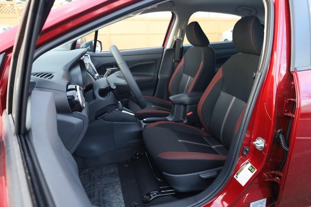 Nissan Versa Vehicle Image 08