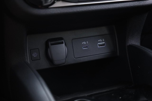 Nissan Versa Vehicle Image 14