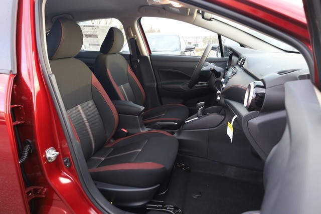 Nissan Versa Vehicle Image 22