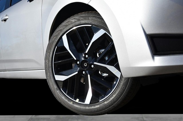 Nissan Versa Vehicle Image 03