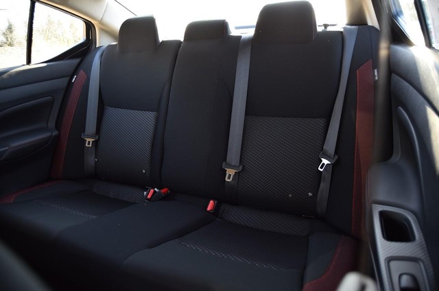 Nissan Versa Vehicle Image 20