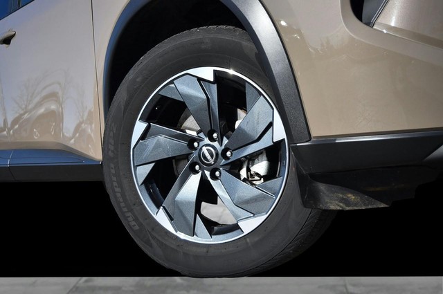 Nissan Rogue Vehicle Image 03