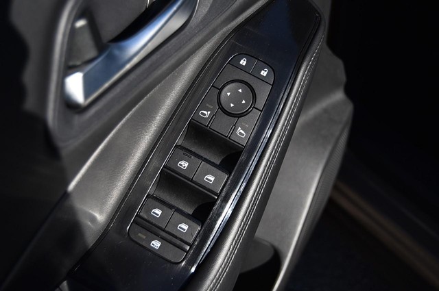 Nissan Rogue Vehicle Image 09