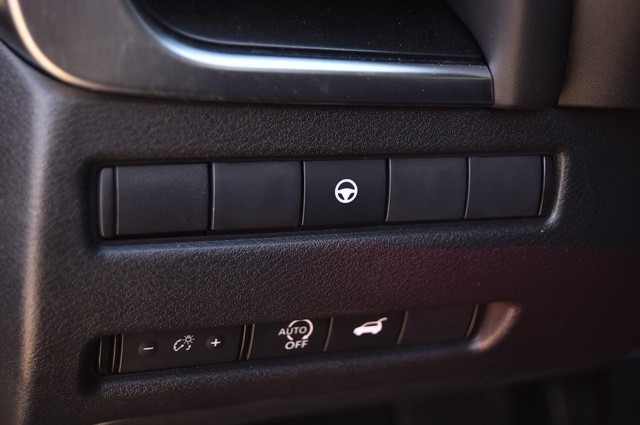 Nissan Rogue Vehicle Image 11