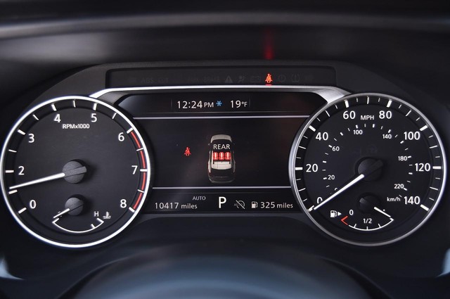 Nissan Rogue Vehicle Image 12