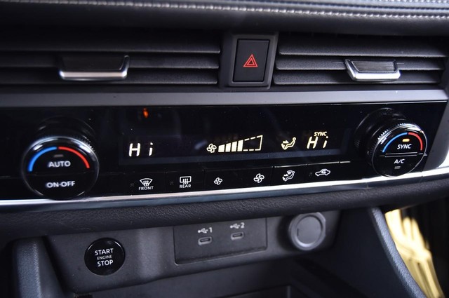 Nissan Rogue Vehicle Image 15