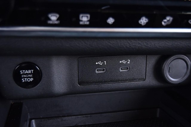 Nissan Rogue Vehicle Image 16