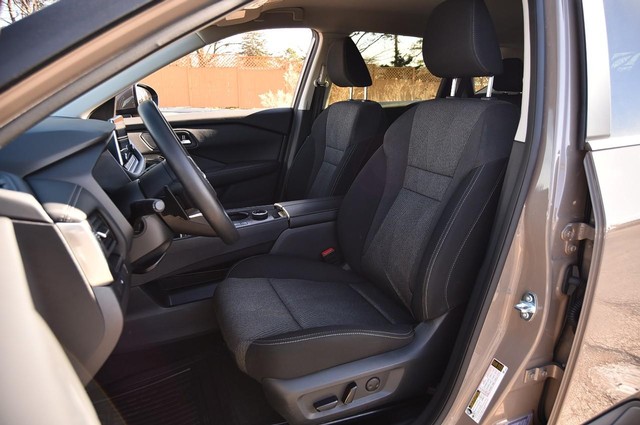 Nissan Rogue Vehicle Image 19