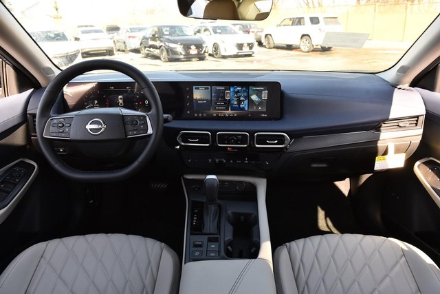 Nissan Sentra Vehicle Image 08