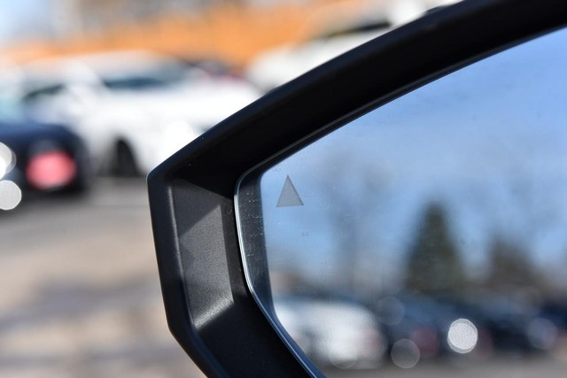 Nissan Sentra Vehicle Image 11