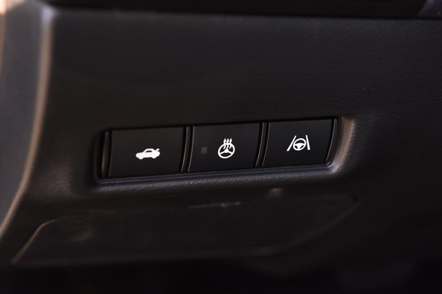 Nissan Sentra Vehicle Image 12